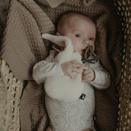 Langärmliger Babybody mit Kragen - Stiched bunny