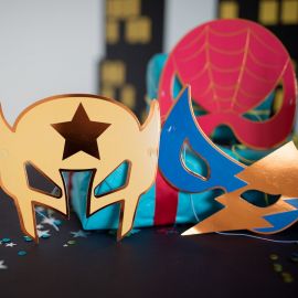 Set von 8 Partymasken Superheld